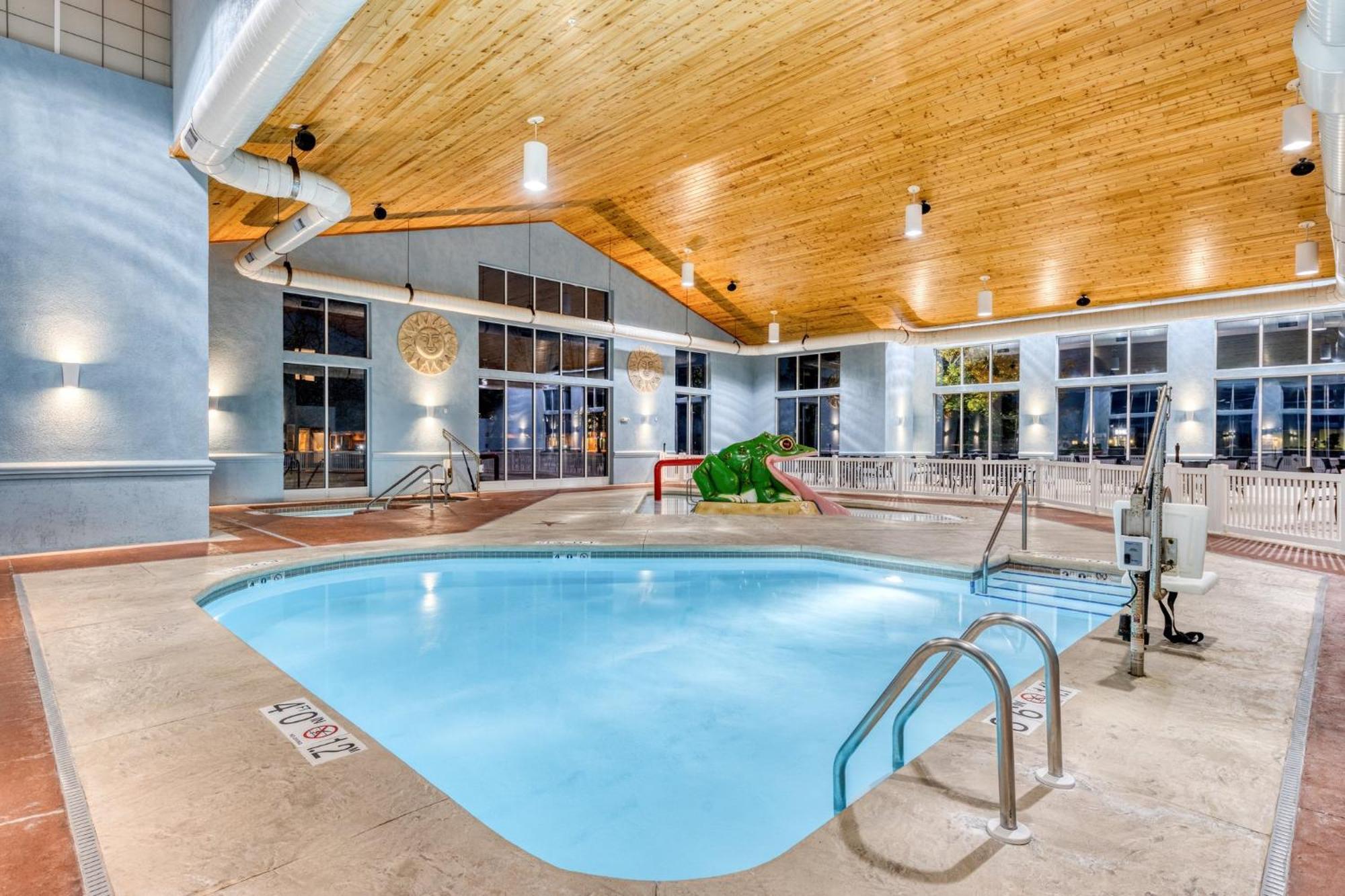 Holiday Inn Express & Suites - Green Bay East By Ihg Экстерьер фото