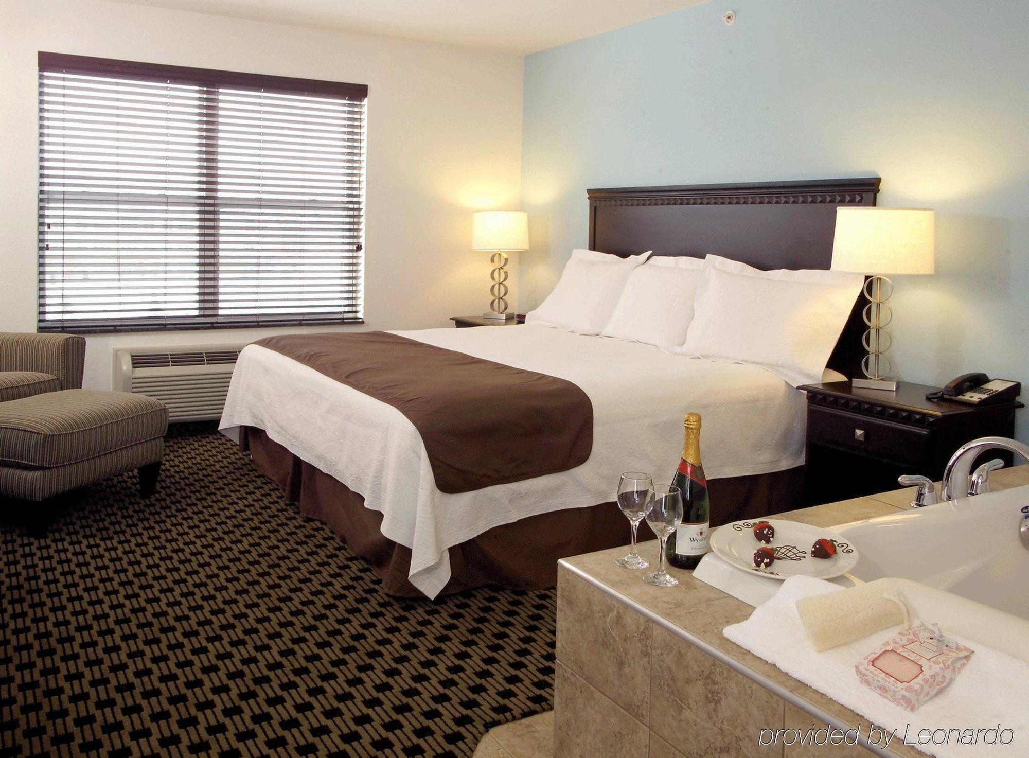 Holiday Inn Express & Suites - Green Bay East By Ihg Экстерьер фото